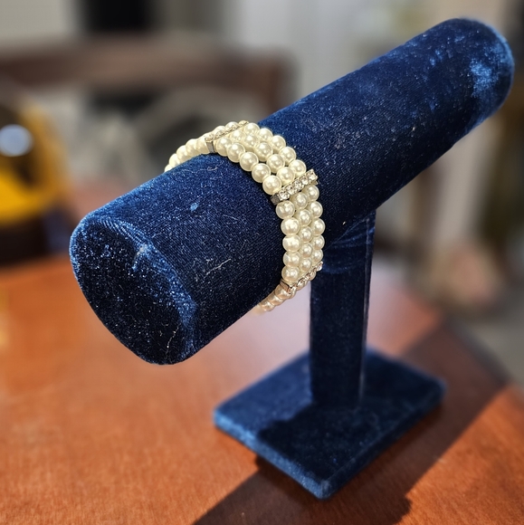 Faux Pearl Triple Strand Bracelet with Rhinestones New - Picture 3 of 6